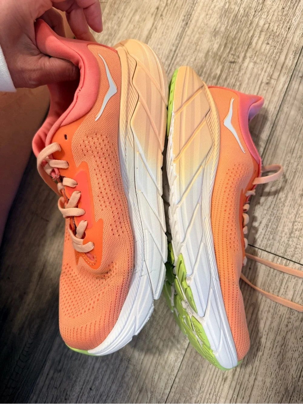HOKA Arahi 7 Women’s Stability Running Shoes Coral Peach Size 8.5